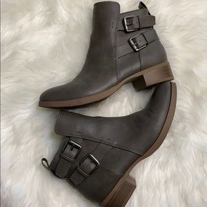 Women’s Old Navy booties